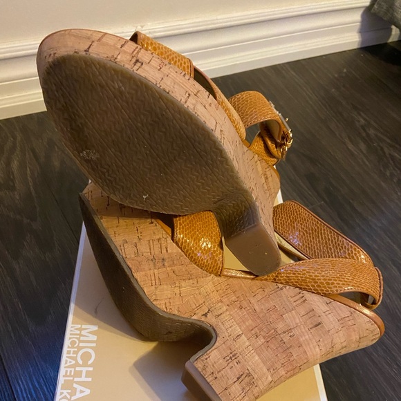 Micheal Kors heels - Picture 3 of 6